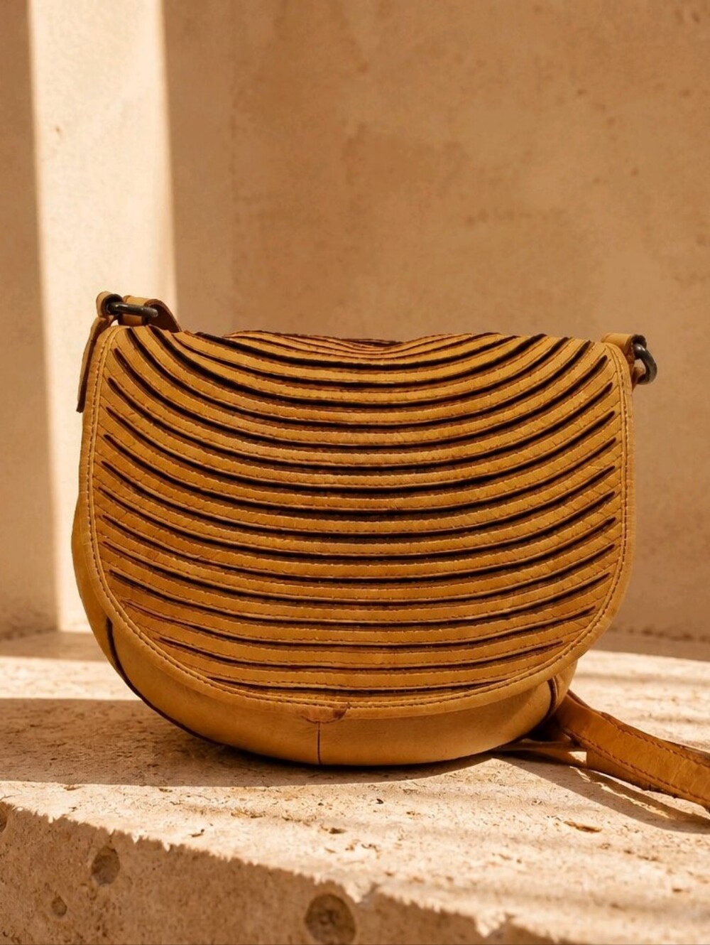 Vilenca Holland Saddle Crossbody Bag